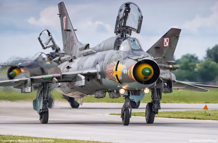 Theo Aviationist, Không quân Ba Lan đang xây dựng một kế hoạch hiện đại hóa lực lượng của mình với các máy bay chiến đấu tiên tiến trong giai đoạn từ nay đến năm 2022 nhằm thay thế các dòng máy bay lỗi thời MiG-29 và Su-22 vốn hoạt động trong Không quân Ba Lan từ đầu những năm 1990 cho tới nay. Nguồn ảnh: The Aviationist.