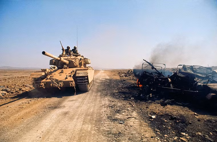 Bên cạnh đó Israel cũng là quốc gia đưa Centurion lên tầm cao mới khi biến nó thành một cỗ máy chiến tranh hoàn hảo, với việc trang bị lại hệ thống vũ khí chính cho dòng xe tăng này bằng pháo L7 105mm, tăng cường khả năng phòng vệ với giáp phản ứng nổ, cải thiện sức mạnh động cơ và thay đổi trang thiết bị điện tử trên xe. Nguồn ảnh: music.org.za
