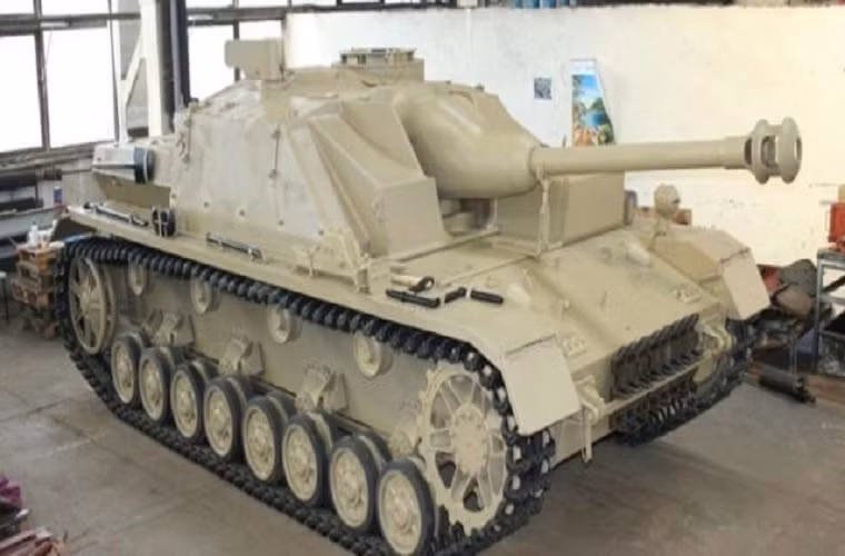 Như đã nói ở trên pháo chính của Stug IV là 75mm StuK 40 L/48 mẫu pháo tiêu chuẩn của nhiều dòng xe tăng Đức trong CTTG 2, với tầm bắn hiệu quả khoảng 3.000m StuK 40 L/48 hoàn toàn có thể bắn hạ một chiếc T-34 của Liên Xô ở khoảng cách trên đổ lại với khả năng xuyên giáp từ 66-176mm tương đương từ 3.000m đến 100m. Nguồn ảnh: The Vintage News.