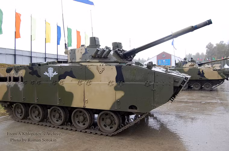 Hiện tại BMD-4M là phiên bản xe bọc thép đổ bộ đường không mạnh nhất của VDV hiện nay. Phiên bản hiện đại hóa từ BMD-4 với một số cải tiến về trang thiết bị điện tử và hệ thống phòng vệ trên xe. Trong khi đó hệ thống vũ khí chính trên xe vẫn được giữa nguyên. Nguồn ảnh: blogspot.com