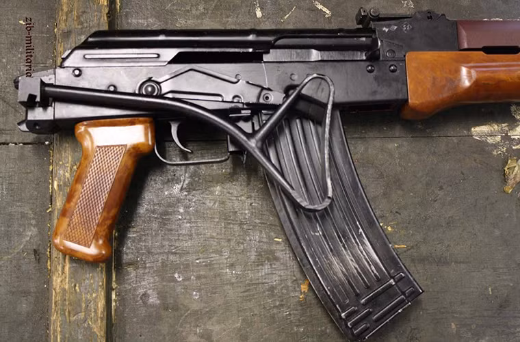 Với thiết kế báng gấp (bỏ qua việc nặng hơn AKS-74) AIMS-74 khá phù hợp cho các lực lượng đòi hỏi khả năng tác chiến cơ động như bộ binh cơ giới, lính dù hay lực lượng tác chiến đặc biệt vốn cần tới các loại vũ khí có kích thước gọn hơn so với những khẩu súng trường tấn công nặng nề. Nguồn ảnh: The AK Files
