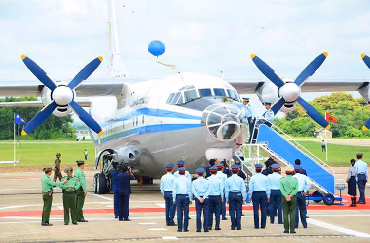So với Y-9, năng lực của Y-8 cũng không có quá nhiều cách biệt khi nó có thể chở theo 20 tấn hàng hóa hoặc 90 lính dù, tuy nhiên nó lại sử dụng hệ thống động cơ Zhuzhou WoJiang-6 (WJ-6) lỗi thời hơn và có hiệu suất không cao. Nguồn ảnh: defence-blog.com.