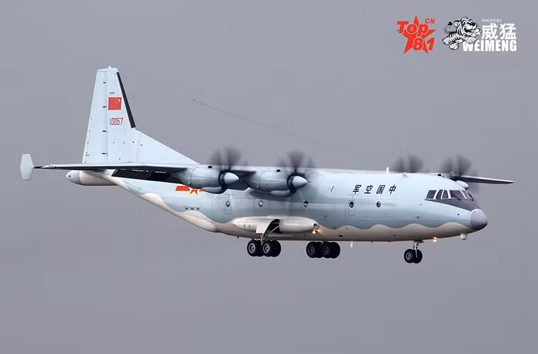 Theo Defence Blog, Không quân Myanmar đã đồng ý thông qua kế hoạch mua mới một máy bay vận tải quân sự hạng trung Y-9E do Tổng công ty chế tạo máy bay Thiểm Tây Trung Quốc chế tạo. Hợp đồng này cũng đưa Myanmar trở thành khách hàng nước ngoài đầu tiên sở hữu dòng máy bay Y-9. Nguồn ảnh: Top 81.