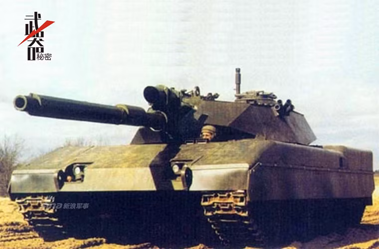 Dự án phát triển xe tăng Jaguar được bắt đầu từ giữa những năm 1980 và được hai bên công bố chính thức vào năm 1988. Hai nhà thầu chính của dự án này là hãng Cadillac Gage của Mỹ và Tổng công ty xuất nhập khẩu máy và thiết bị Trung Quốc. Theo kế hoạch nguyên mẫu Jaguar đầu tiên sẽ được giới thiệu vào năm 1989 tuy nhiền điều này sẽ không bao giờ trở thành hiện thực. Nguồn ảnh: ftr.wot-news.com