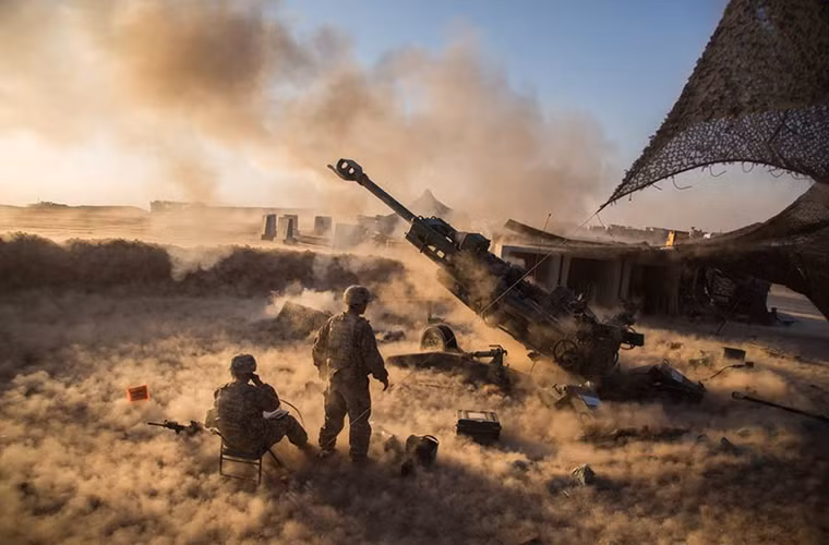 Được biết, đơn vị pháo binh được Quân đội Mỹ triển khai gần Mosul là Trung đoàn pháo binh 320 thuộc Sư đoàn dù 101 với trang bị chính là những khẩu M777A2. Tính đến ngày 7/12 đơn vị này vẫn làm nhiệm vụ hổ trợ hỏa lực cho các đơn vị an ninh Iraq tấn công vào các vị trí của phiến quân IS ở ngoại vi Mosul. Nguồn ảnh: Quân đội Mỹ.