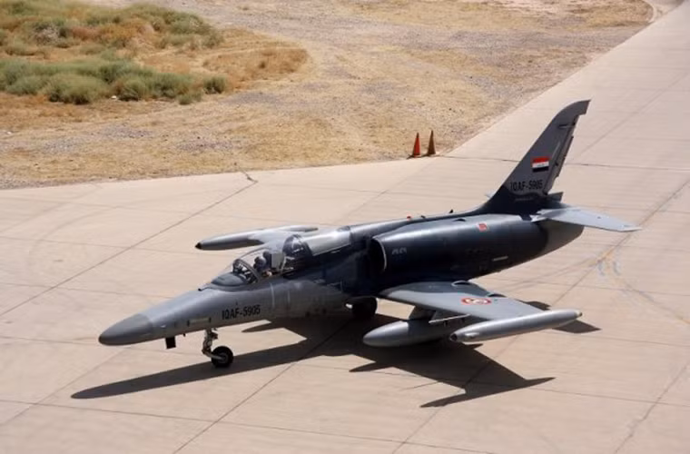 Theo Air Recognition, sau 13 năm chuyển giao chiếc máy bay tiêm kích L-159 cuối cùng cho Không quân Czech – Hãng chế tạo máy bay Aero Vodochody đã bắt đầu tái khởi động lại dây chuyền sản xuất dòng chiến đấu cơ này nhằm phục vụ cho hợp đồng đã ký kết với Không quân Iraq. Nguồn ảnh: Air Recognition.