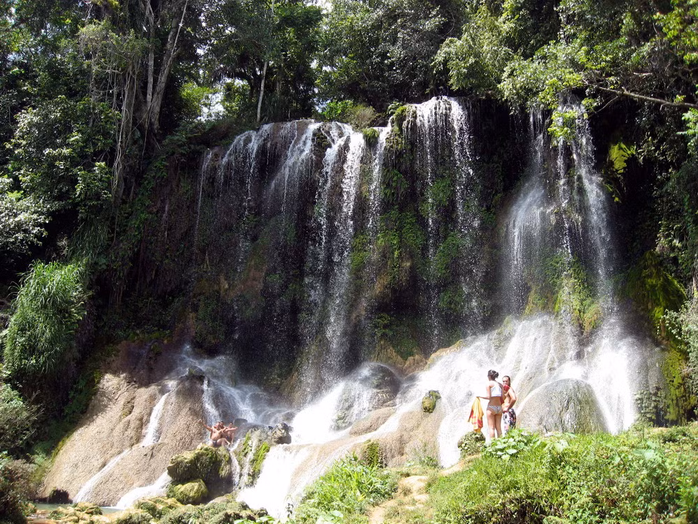 Vườn quốc gia Desembarco del Granma là một vườn quốc gia ở tỉnh Granma, phía Đông Nam Cuba. Vườn quốc gia này được đặt tên sau khi chiếc thuyền chở Fidel Castro, Che Guevara, Raúl Castro, và 79 người cộng sản của Cuba đi thuyền từ Mexico đến Cuba vào năm 1956 để thực hiện cuộc cách mạng Cuba. Năm 1999, vườn quốc gia được liệt vào danh sách Di sản thiên nhiên thế giới của UNESCO vì bờ biển và những vách đá nguyên sơ.