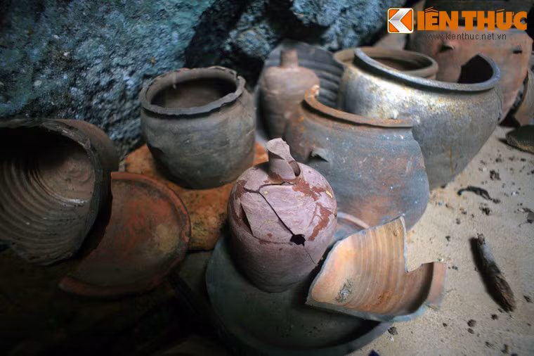 Các hiện vật bằng sành nhà Đinh khá đa dạng về kiểu dáng.