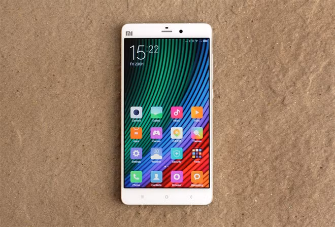  Xiaomi Mi Note (8 triệu đồng). Ở nhóm phablet cao cấp, Mi Note có giá bán rẻ bậc nhất. Máy có giá 8 triệu đồng, kiểu dáng siêu mỏng với khung kim loại, vỏ kính, màn hình 5,7 inch Full HD, chip Snapdragon 801, RAM 3 GB. Nhờ giao diện MIUI tối ưu hoá tốt, máy chạy mượt mà trên nền hệ điều hành Android 5.0 Lollipop. Nếu muốn mua bản vỏ tre độc đáo, người dùng chỉ phải bỏ thêm khoảng vài trăm nghìn đồng.