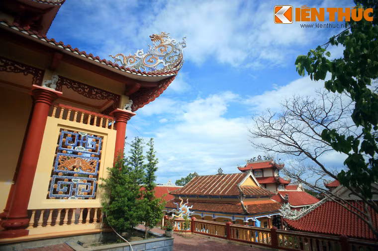 Nghe lời mẹ, vua Thành Thái bèn giao cho tỉnh thần 70 lạng bạc lo việc trùng tu chùa, đồng thời sai hiểu dụ dân trong tỉnh quyên góp thêm. Đến năm 1897 thì trùng tu hoàn tất, và quang cảnh chùa lúc bấy giờ rất đẹp.