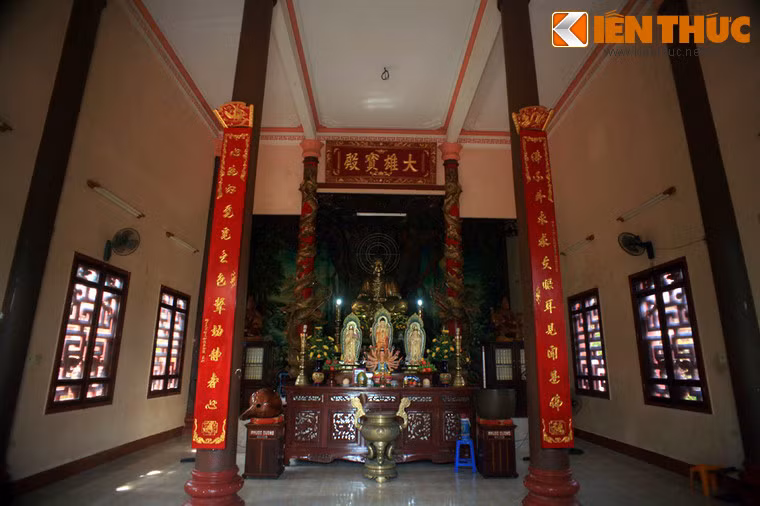 Sau đó trải qua thời gian và chiến tranh, ngôi chùa Ông Núi bị phá hủy hoàn toàn, chỉ còn lại cổng tam quan ở mặt Đông và một bửu tháp.