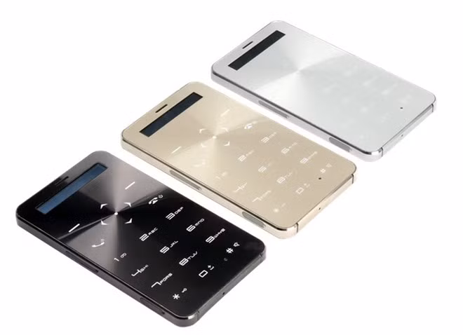  Điện thoại Janus One giống như một chiếc điều khiển kết nối với smartphone hoặc có thể sử dụng độc lập như một thiết bị di động cầm tay có thẻ SIM.