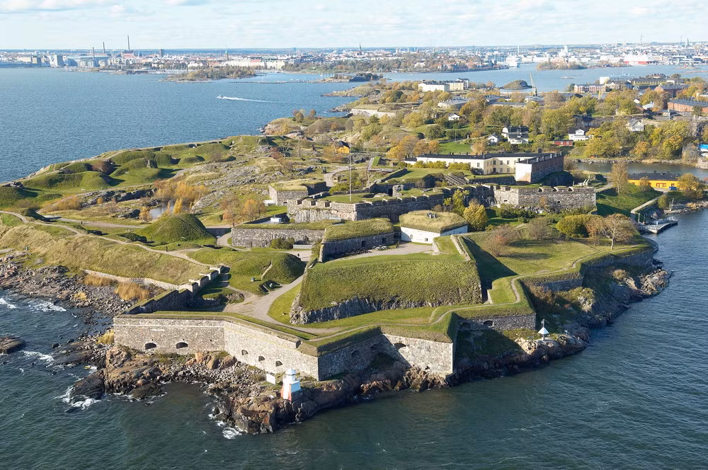 Được xây trên 6 hòn đảo ngoài khơi thủ đô Helsinki của Phần Lan, pháo đài Suomenlinna là một quần thể pháo đài cổ độc đáo bậc nhất của thế giới.