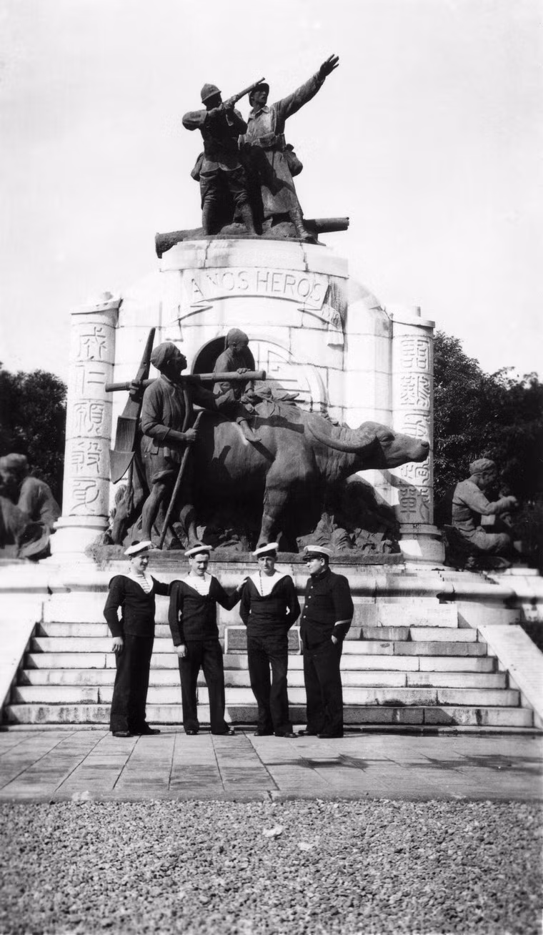 Tượng đài Canh Nông (công viên Lê Nin ngày nay).
