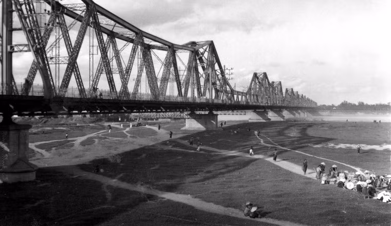 Cầu Long Biên.