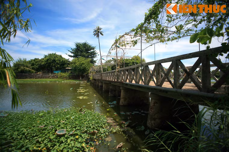 Với kiểu kiến trúc cầu kỳ, tinh mỹ, hài hòa với tự nhiên, hồ Tịnh Tâm được xem là một thành tựu tiêu biểu của nghệ thuật kiến trúc cảnh quan Việt Nam thế kỷ 19.