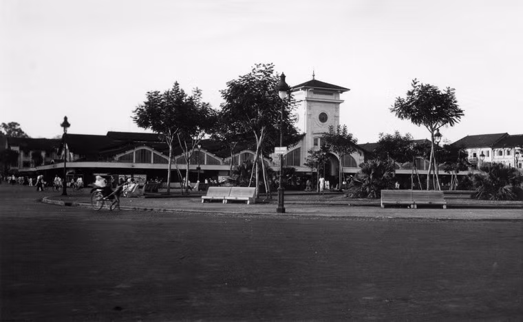 Toàn cảnh khu vực quảng trường trước chợ Bến Thành.