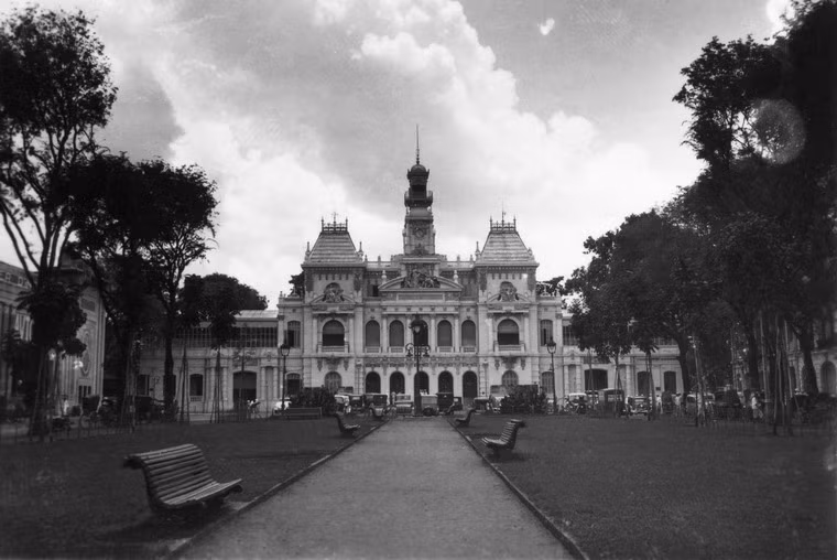 Tòa nhà Hôtel de ville hay Dinh xã Tây, nay là trụ sở UBND TP HCM.