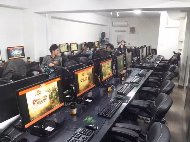 Điều đặc biệt là các máy tính ở đây sử dụng phần mềm quản lý CSM và hỗ trợ nhiều trò chơi phát hành tại quê nhà, rất thích hợp cho những người đang sinh sống, học tập và làm việc xa quê muốn 'tiếp xúc' với đồng hương cùng sở thích thông qua thế giới ảo cũng như thực.