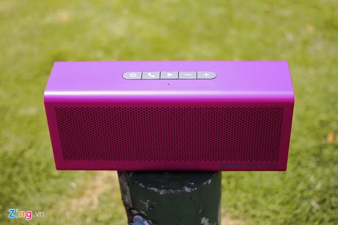 Braven 805 là loa Bluetooth cho smartphone. Model này được thiết kế để đáp ứng cho nhu cầu sử dụng trong nhà với 9 màu khác nhau.