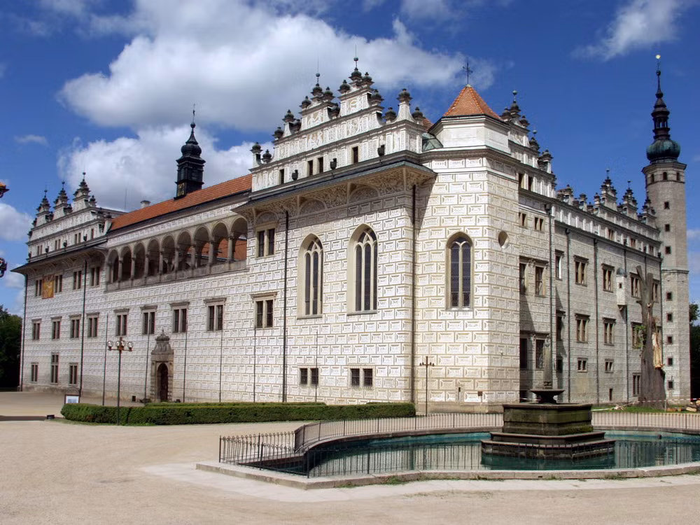 Nằm ở trung tâm thị xã Litomysl thuộc vùng Pardubice của CH Séc, lâu đài Litomysl là một trong những tòa lâu đài cổ nổi tiếng nhất của châu Âu.