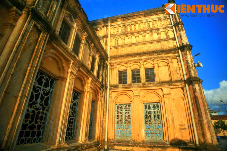 Nhà thờ Chính tòa Bùi Chu được ví như nhà thờ mẹ của các nhà thờ trong giáo phận Bùi Chu - một giáo phận nổi tiếng với các nhà thờ tráng lệ.