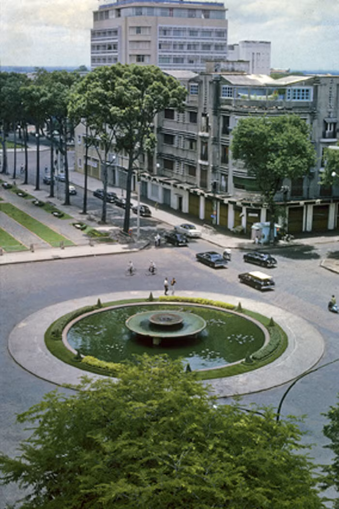 Vòng xoay Nguyễn Huệ - Lê Lợi.