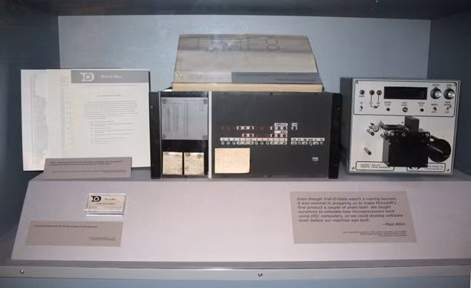 Máy tính đầu tiên Bill Gates tạo ra trước khi ông xây dựng Microsoft. Model ra mắt năm 1972 có thể đọc thông tin từ các quầy giao thông đường phố. Đây là nền tảng của Microsoft sau này.