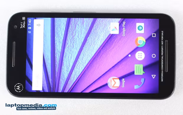 Cụ thể, Moto G 2015 sẽ có màn hình HD 5 inch với kính bảo vệ Gorilla Glass, pin "đủ dùng cả ngày" (có nguồn tin xác định là 2470 mAh), camera sau 13MP, camera trước 5MP, vi xử lý Snapdragon 410 lõi tứ 1.36GHz, có khe cắm thẻ nhớ mở rộng tới 32GB, hỗ trợ hai SIM và thiết kế chống nước.