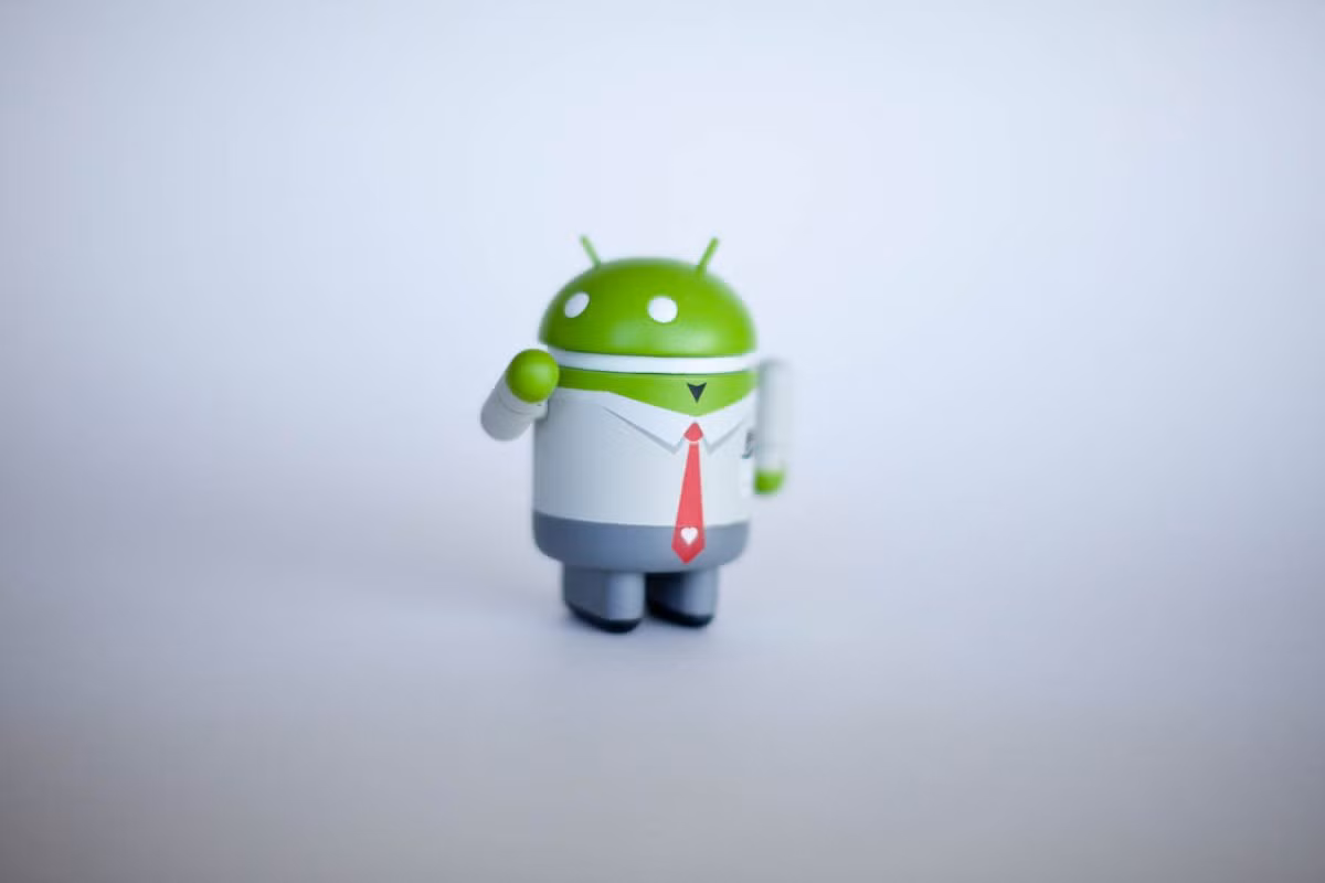  Android M. Android M sẽ được phát hành vào mùa thu năm nay nhưng không rõ là khi nào. Bản cập nhật mang đến các thay đổi đáng kể cho Android, nổi bật nhất là Google Now on Tap, phiên bản nâng cao của Google Now có thể dự đoán trước khi người dùng ra câu hỏi. Google có truyền thống tung Android M cùng Nexus mới.