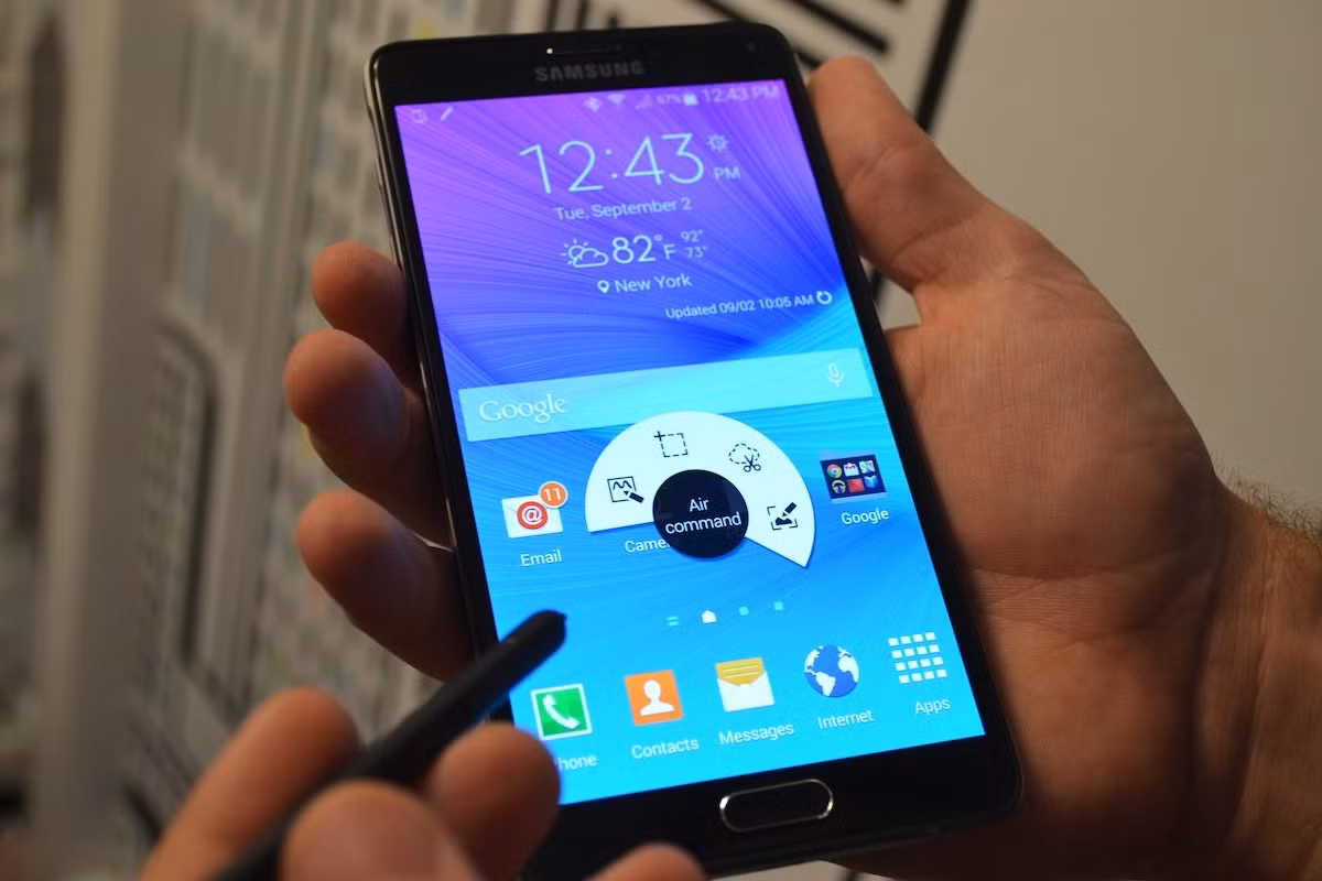  Samsung Galaxy Note mới. Galaxy Note của Samsung thường “góp vui” vào tháng 8 hoặc tháng 9. Samsung chưa hề nói nửa lời về mẫu điện thoại sắp ra mắt nhưng blog Sam Mobile khẳng định đã có thông tin về nó. Thiết bị được đồn dùng màn hình 2K hoặc 4K, camera 16MP.