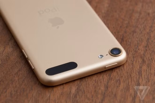 iPod touch có giá từ 199 USD cho bản 16 GB, 299 USD bản 64 GB và 399 USD bản 128 GB.