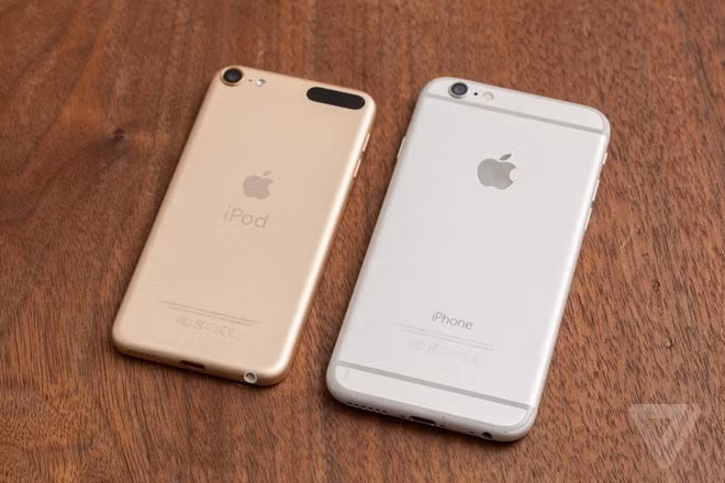 Trông nó như một chiếc iPhone 6 thu nhỏ với thiết kế thậm chí còn liền khối hơn.
