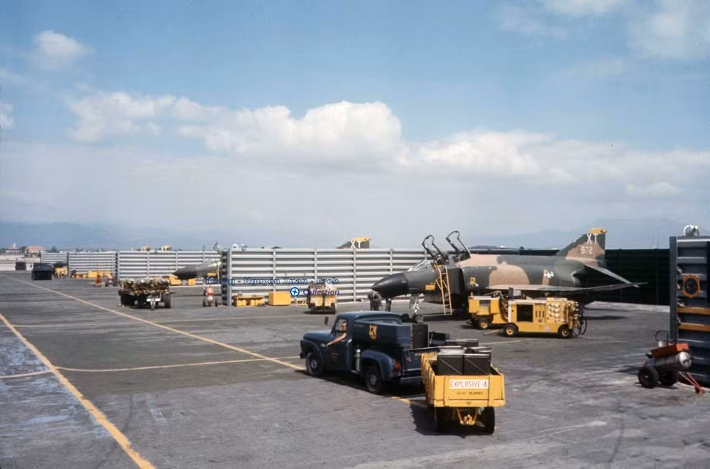 Máy bay F-4 Phantoms của Mỹ tại căn cứ Cam Ranh năm 1968.