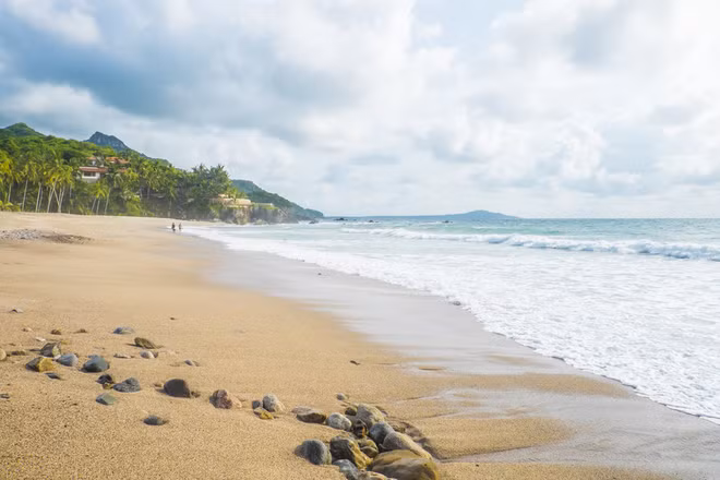 Sayulita, Mexico là trung tâm yoga lớn nhất Nam Mỹ. Các học viên được khuyến khích không sử dụng iPhone trong thời gian luyện tập. Tuy nhiên chẳng cần phải khuyên hay ngăn cấm bởi chỉ cần đi dạo trên bãi biển, ngắm cảnh đẹp của nơi đây thì hầu hết đều quên mất việc cắm đầu vào điện thoại.