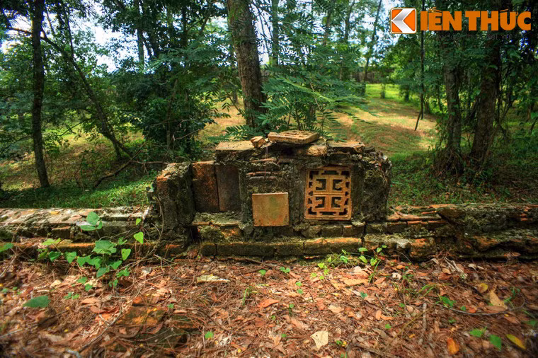 Linh Phương Các từng là một công trình tráng lệ được xây cất rất công phu.