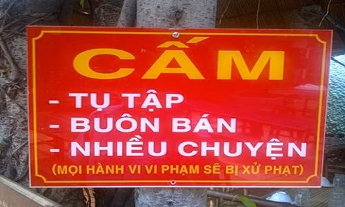 Một tấm biển thông báo với nội dung "cấm nhiều chuyện" thuộc hàng độc lạ ở Việt Nam.