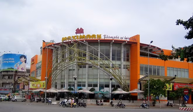 Hầu hết các siêu thị trong hệ thống Maximark đều có diện tích sàn lớn, cung ứng nhiều loại hình dịch vụ tổng hợp.