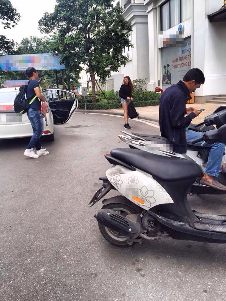 Giua tam bao voi Ly kute, Mac Hong Quan co ban gai moi?