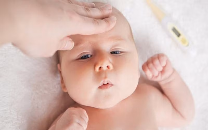 10 Cách hạ sốt không dùng thuốc cho trẻ hiệu quả 10 Cach ha sot khong dung thuoc cho tre hieu qua