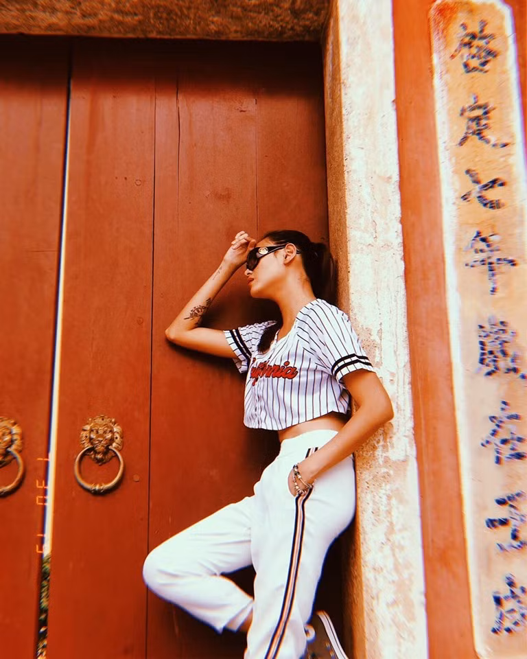 Khi đi chơi, Võ Hoàng Yến cũng hay mặc đồ thể thao khỏe khoắn.