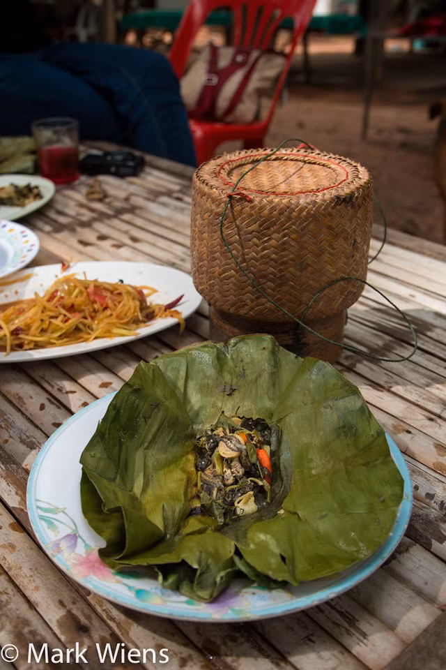 Thông thường, món nòng nọc này sẽ được dùng kèm với nước mắm lên men có tên là Pla Raa.