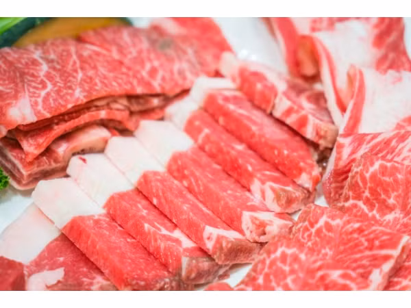 Thịt đỏ: Các nghiên cứu chỉ ra rằng những thực phẩm có hàm lượng purine cao này là nguyên nhân chính gây ra các cơn đau ở những người bị bệnh gút. Thịt đỏ cũng bao gồm cả thịt xông khói, gà tây, thịt bê, thịt nai, bò...