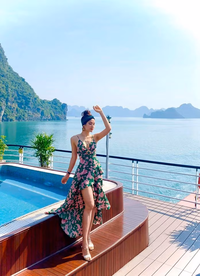Người đẹp thường xuyên lọt top mặc đẹp nhờ gu thời trang sành điệu, hướng đến sự gợi cảm, quyến rũ.