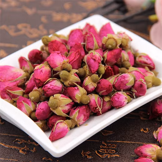 Ngăn ngừa bệnh tiểu đường: Theo nghiên cứu, bột hoa hồng có tác dụng tích cực trong việc giảm lượng đường trong máu, yếu tố nguy cơ chính của bệnh tiểu đường. Đó là do thực tế là chiết xuất hoa hồng có chứa chất chống oxy hóa có thể bảo vệ chống lại các bệnh mãn tính như bệnh tiểu đường.