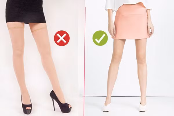 Khi mặc váy ngắn, bạn đừng nên chọn tất đùi vì khi di chuyển, đứng lên ngồi xuống sẽ dễ bị kéo tất xuống trông rất phản cảm.
