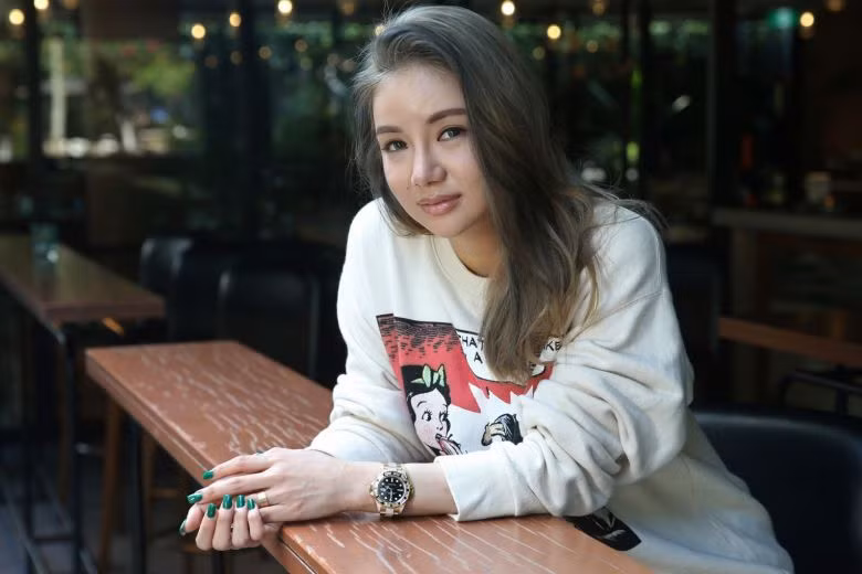 Kim Lim sinh năm 1994, đến từ Singapore, là ái nữ của tỷ phú Peter Lim – một trong những người giàu nhất Singapore.