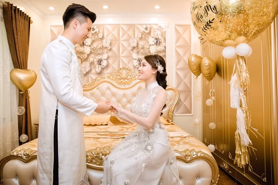 Nu giang vien quyen ru, deo vang triu co trong ngay vu quy-Hinh-6