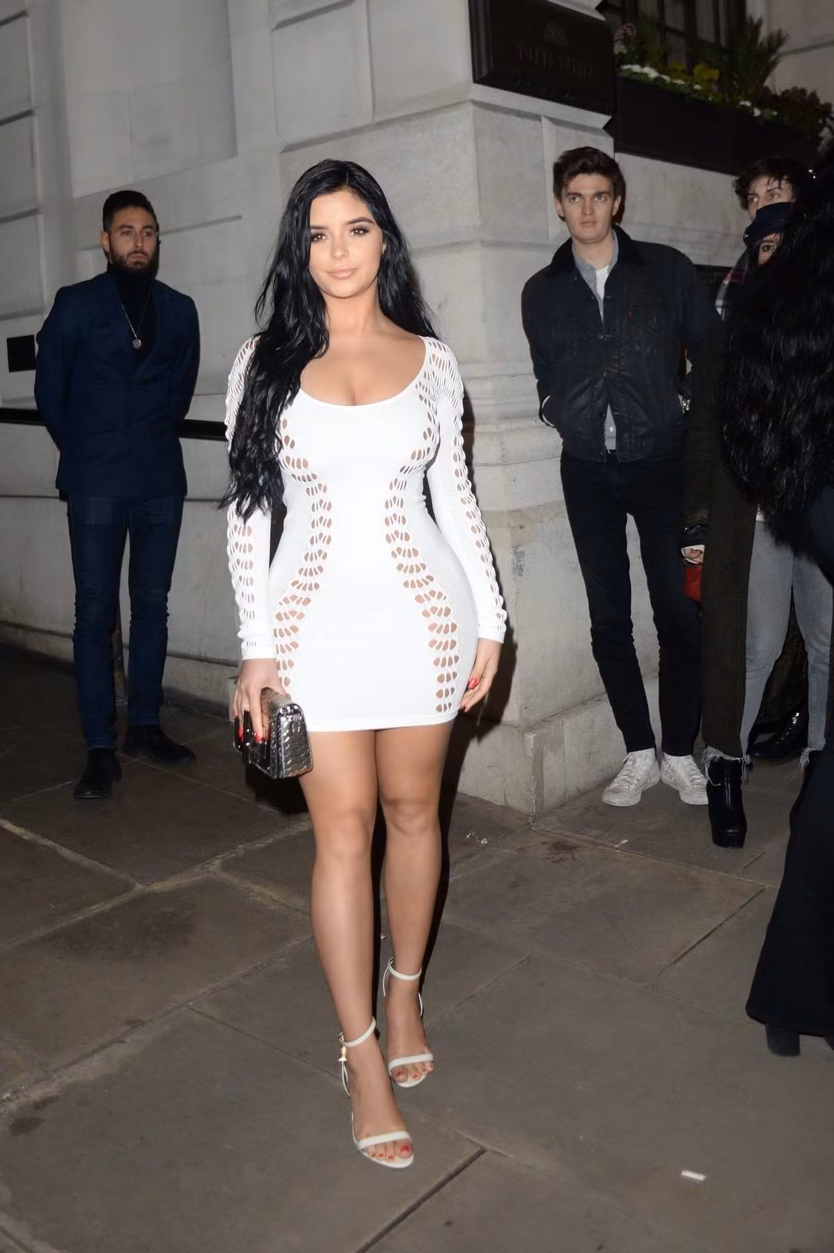 Gu thời trang sexy của Demi Rose thường xuyên khiến người hâm mộ nóng mắt.