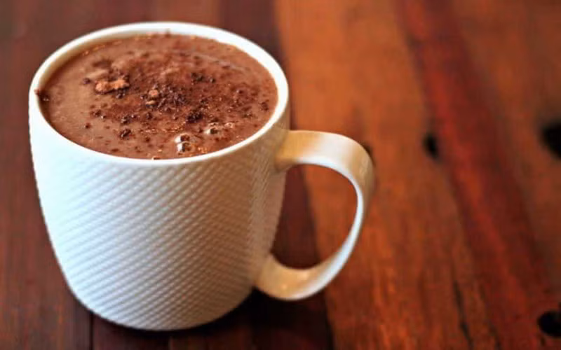 Cacao nóng: Một cốc cacao nóng đủ khiến cơ thể ấm áp trong ngày Đông giá rét. Một loại flavonoids có trong thành phần của cacao là chất chống oxy hóa có tác dụng làm giảm những nguy hại từ các gốc tự do - mầm mống của bệnh tim mạch, và bệnh ung thư.